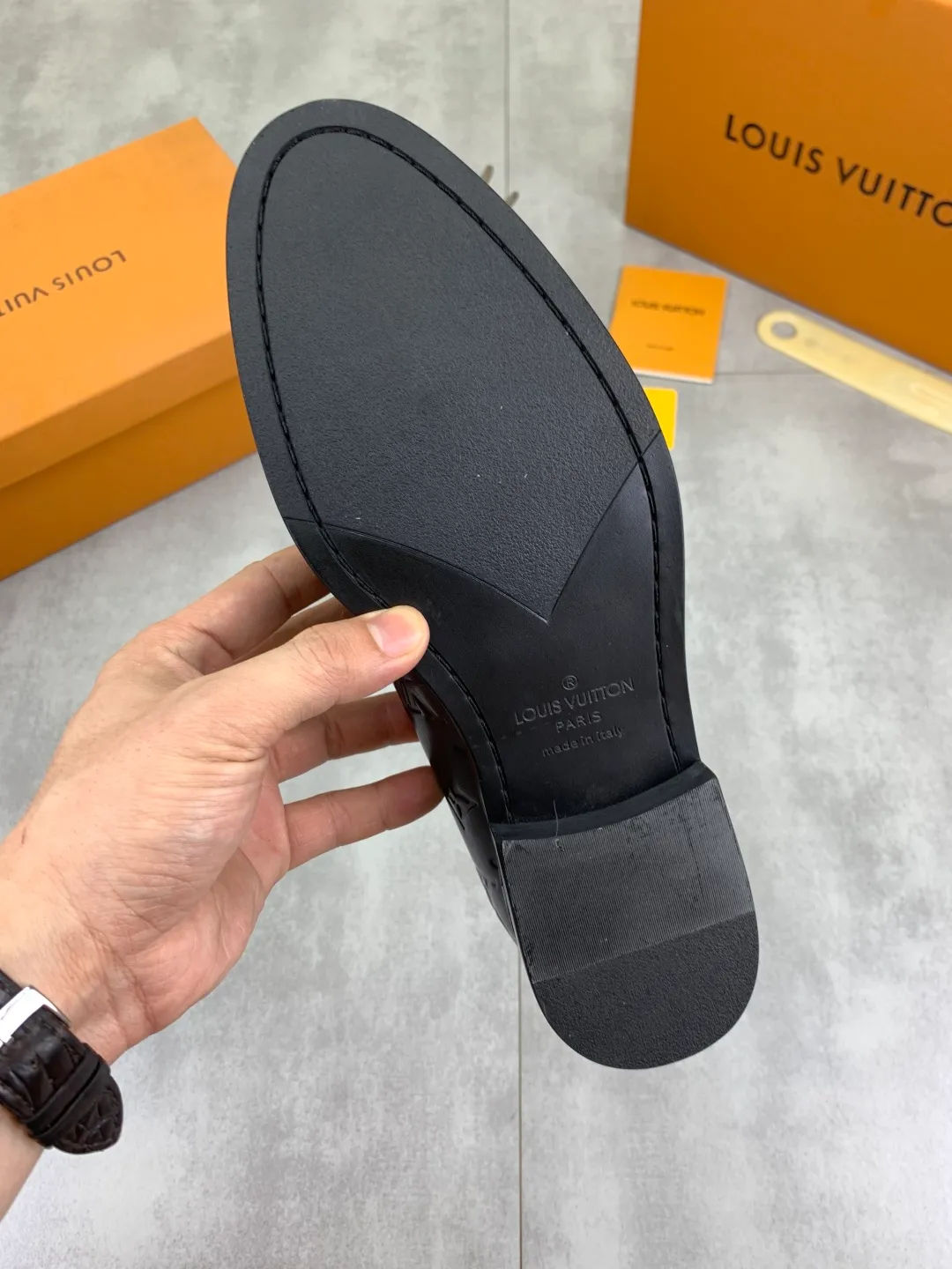 Men's Men's Shoes 💰P420 [New Style] 💰Yangli💎💎💎[Louis Vuitton] LV high-end men's formal business leather shoes, original order 1:1! Original imported calfskin, original metal buckle, imported sheepskin lining for feet, original outsole, men's shoe size: 39-45 (38.46 customized) black optional
